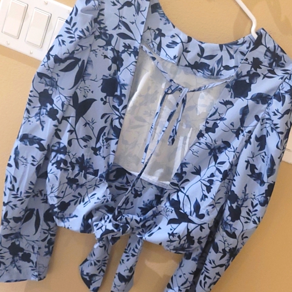 Blouse - Picture 2 of 2